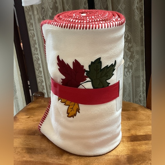 NWT SEARS WHOLE HOME COLLECTION EMBROIDERED FLEECE FALL THROW - 50”x 70” - Picture 1 of 7